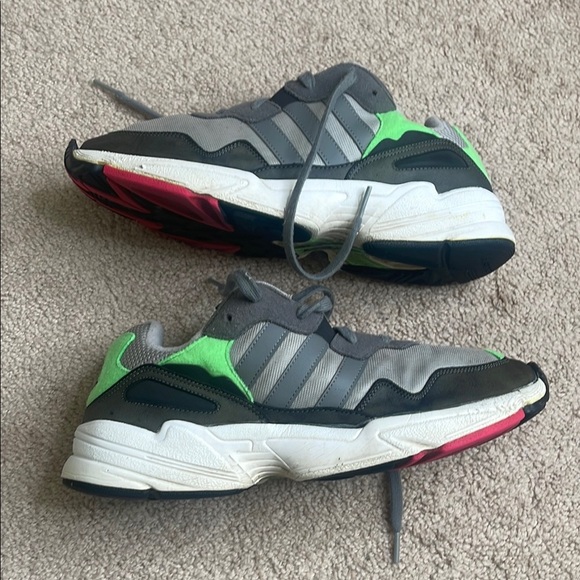 Adidas Gray and Green Sneakers Modern Design - Picture 6 of 7